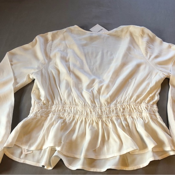 Forever 21 Plus Size Shirred Puff Sleeve Top Size OX (Bust size 42-43) - Picture 6 of 8